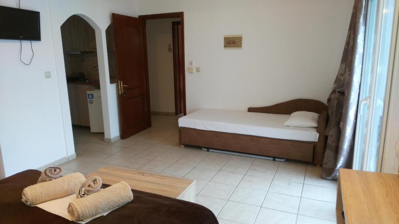 Psarou Apartments Paralía Skotínis Buitenkant foto